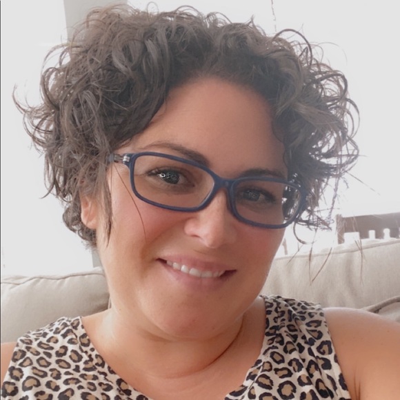 MEET YOUR POSHER - I’m Tara 💛 - Picture 10 of 11